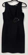Load image into Gallery viewer, Ellen Tracy Dress. Size 6

