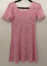 Load image into Gallery viewer, Lily Pulitzer Dress. X Small.
