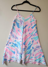 Load image into Gallery viewer, Lilly Pulitzer Dress. Size XS
