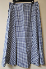 Load image into Gallery viewer, Theory Skirt. Size 10
