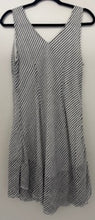 Load image into Gallery viewer, Charlie B, Dress, Size M
