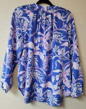 Load image into Gallery viewer, Lilly Pulitzer Blouse. Size XL
